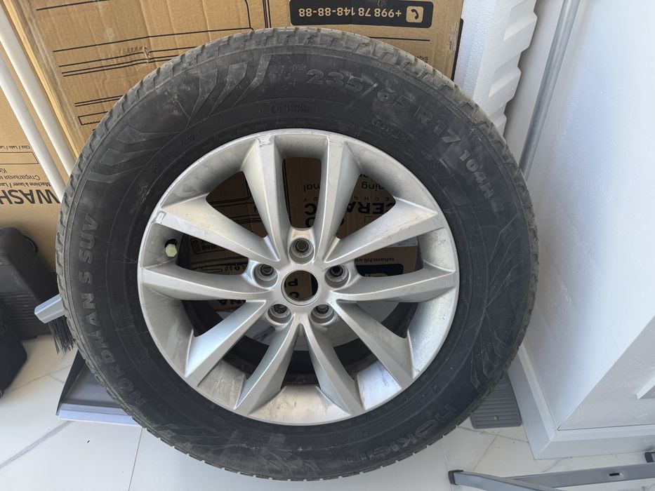 Продам колесо 235/65/R17 1 штук
