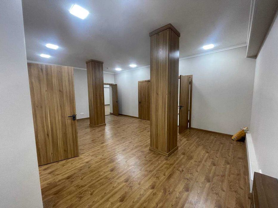 Офис 500м центр города, ул.Моштабиб, первая линия с ремонтом (ЛА)