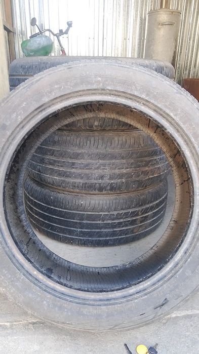 Продам шины размер 235/50 /19