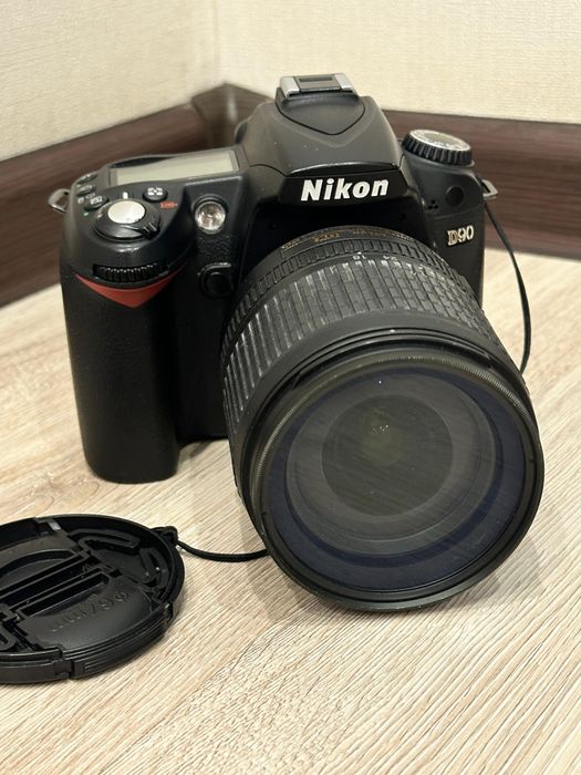 Зеркальная камера Nikon D90