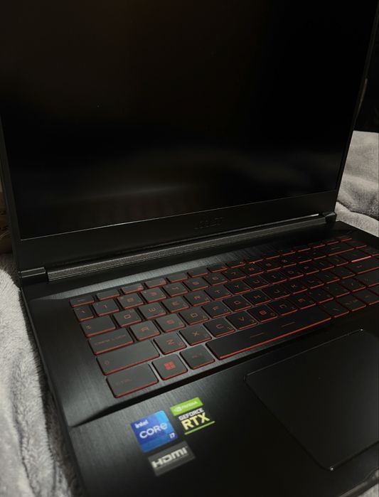 Геймърски лаптоп MSI GF63 Thin 11UC