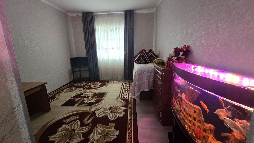 Янги бозор тарафда 3 хона 1 каватда  янги уй сотилади