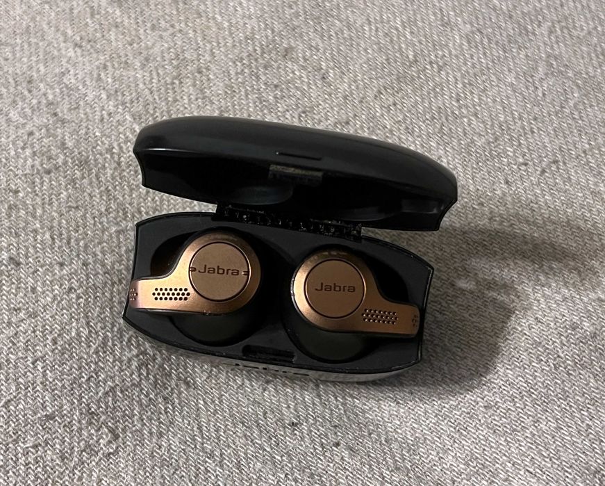 Casti wireless Jabra Elite 65t Bluetooth cu carcasa incarcare