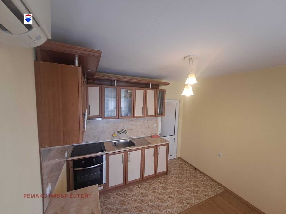 Дава се под наем Тристаен апартамент в Русе, Хъшове - 100 кв.м за 357 € - Снимка #1