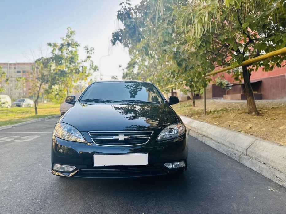 Srochna Gentra qora 2023 holati yahshi kraskasi toza bez lyuk