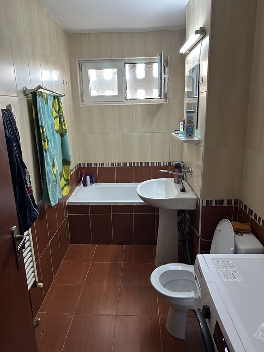 se cauta coleg de apartament