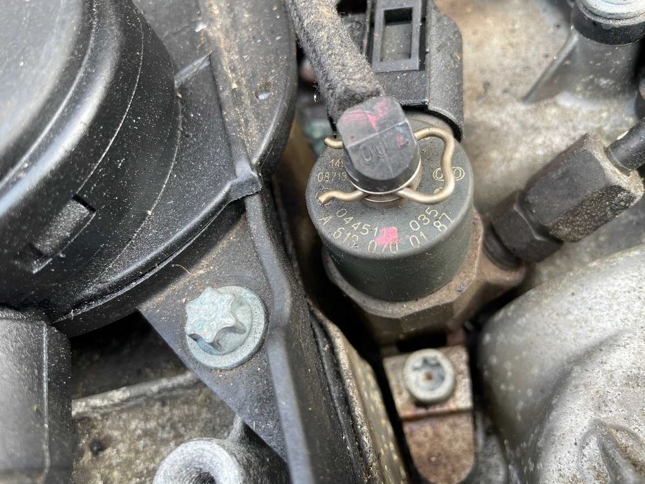 Injectoare Mercedes Sprinter/C Class/E Class2.2 CDI/2.7 CDI 0445110035