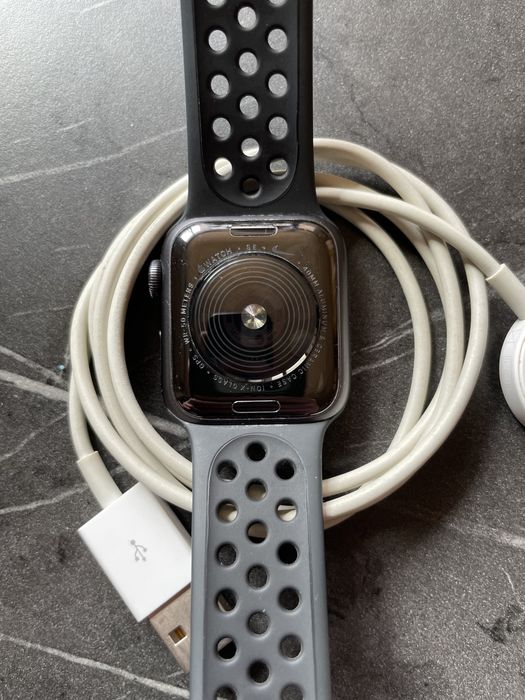 Часовник Apple Watch Se Nike Може и бартер