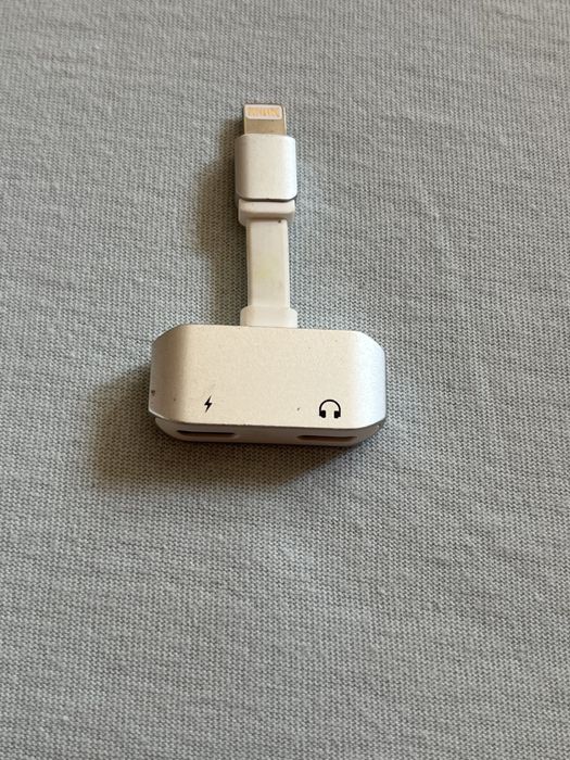 Adaptor lightning-jack -incarcare