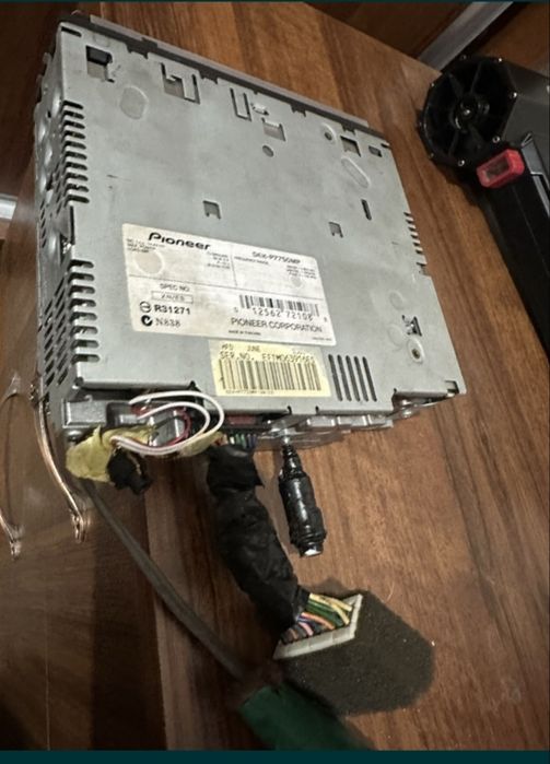 Mafon delfin sotiladi.Aux Bluetooth fleshka uqiydi  holati idyal narhi