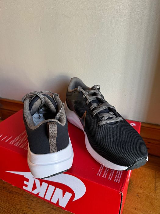 Опушен сив металик маратонки на Найк, W Nike Downshifter 12