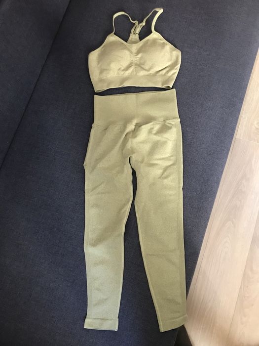 Спортивные лосины костюм