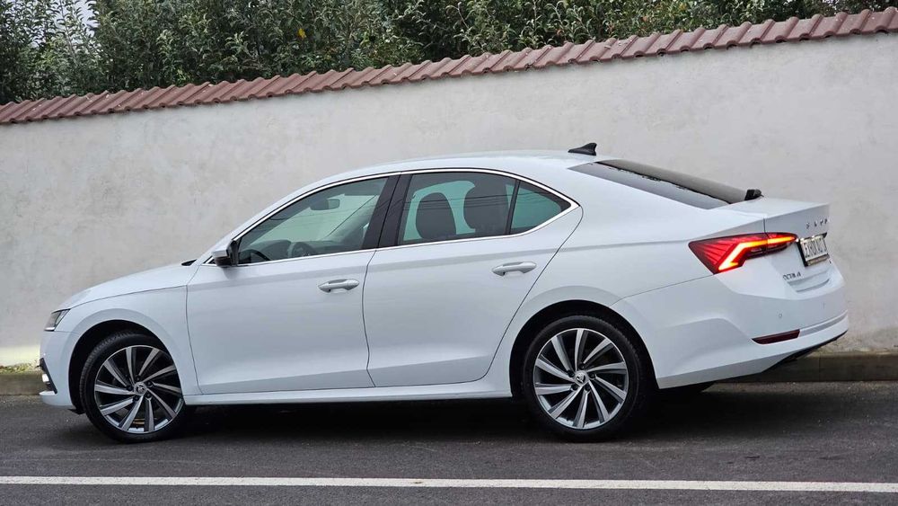 Skoda Octavia STYLE 03.2022 1.5eTSI 150cp DSG / Faruri Crystal Distronic LINE Keyless Virtual Cockpit / TOP