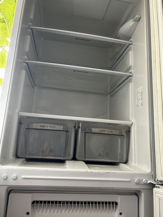 Холодильник Ariston