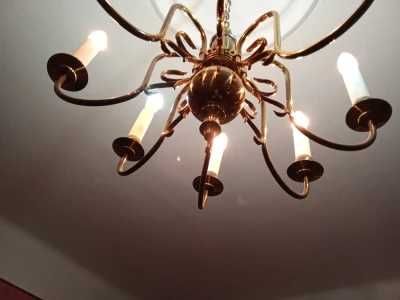 Veioză din alamă cu 8 brațe, becuri lumânare în stare bună