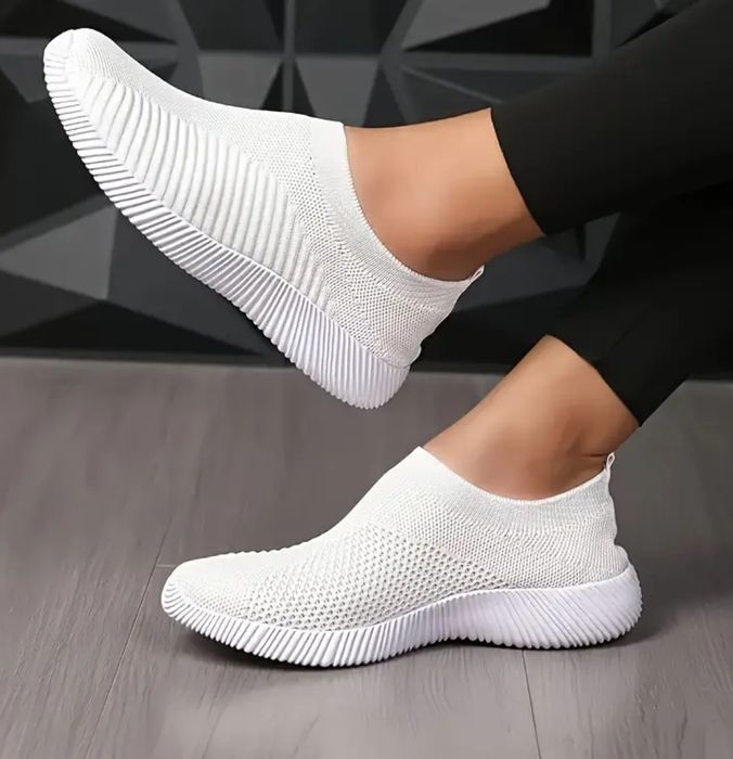 Кроссовки женские