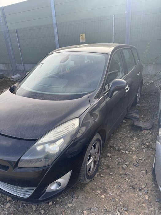 Dezmembrez Renault Scenic 1.5 dci cod motor K9K manuala an 2010