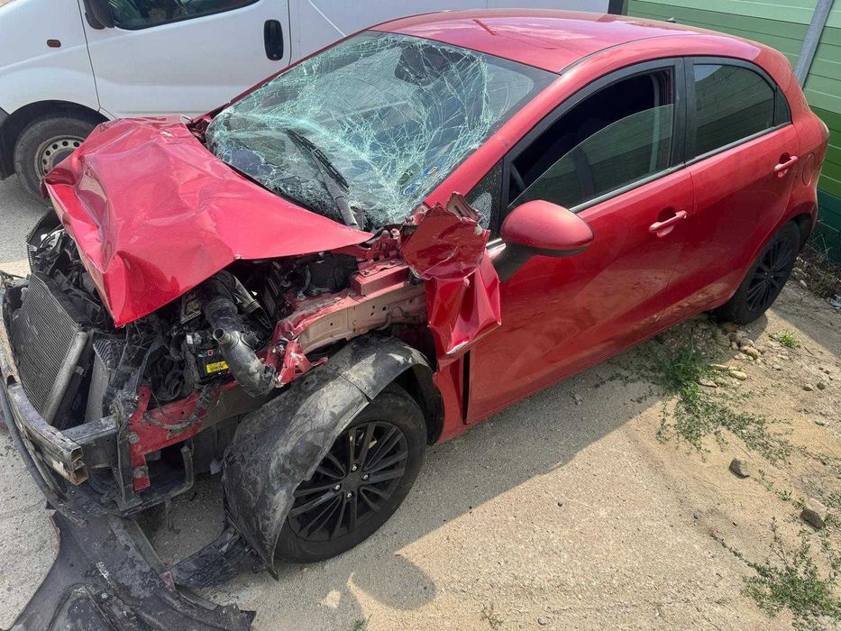 Kia rio 2014 1.1crdi avariata