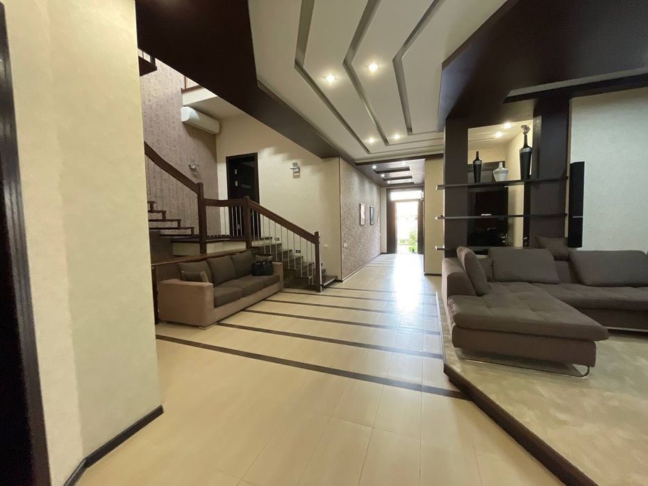 Евро дом махаля Ивлева под коммерцию и проживание с бассейном