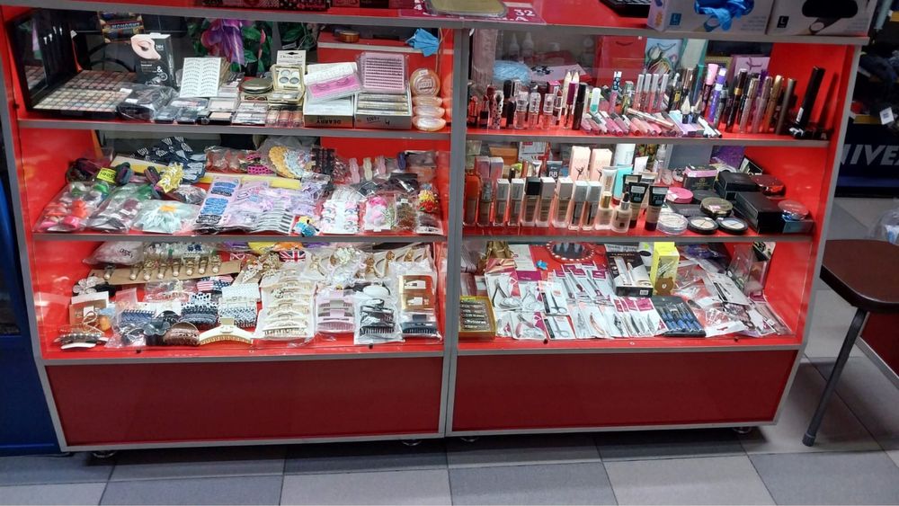 Полки, витрины, шкафы