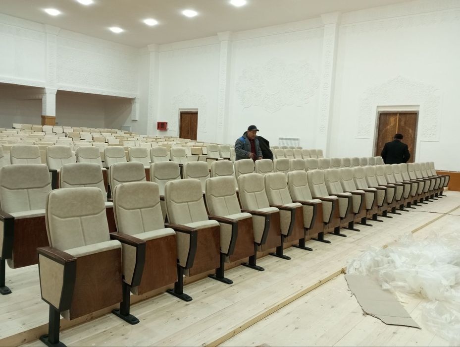 Кресло театральный для активного зала