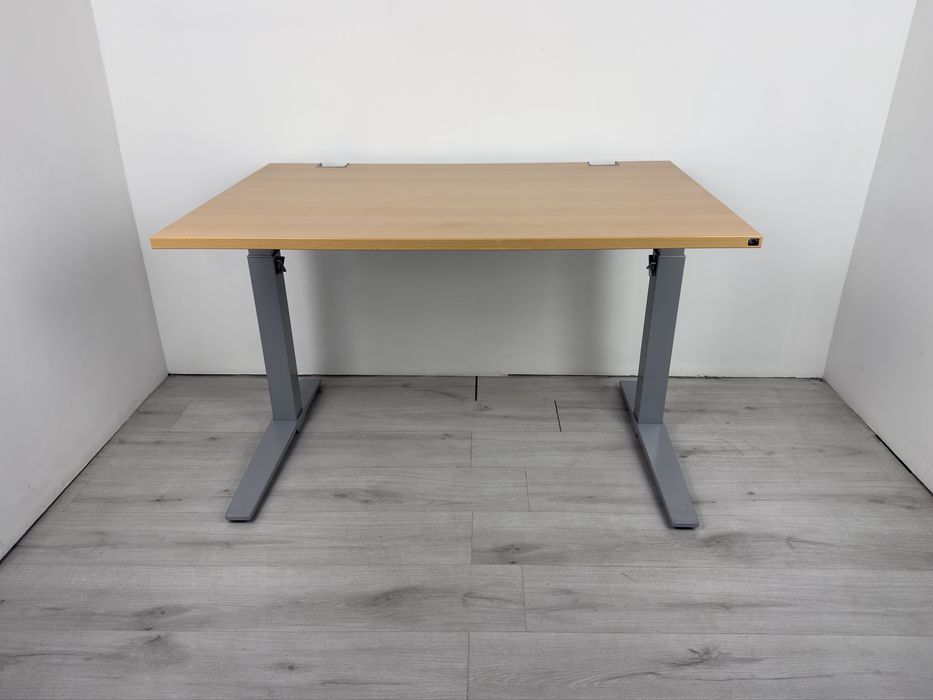 Стилно офис бюро с регулируема височина мануел обзавеждане,