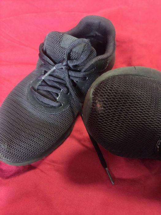 Продавам маратонки Nike