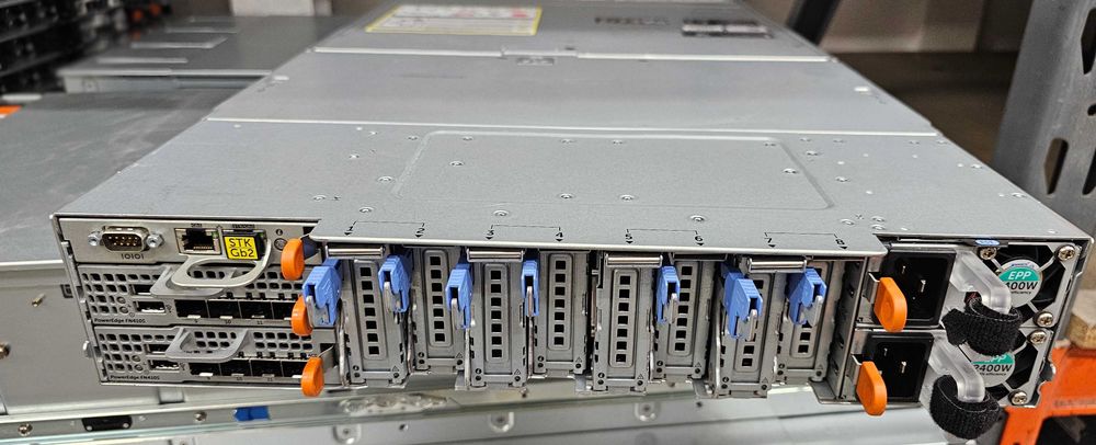 DELL PowerEdge FX2S, 8 x Xeon Gold 6138 - 320 threads, 10GbE сървър