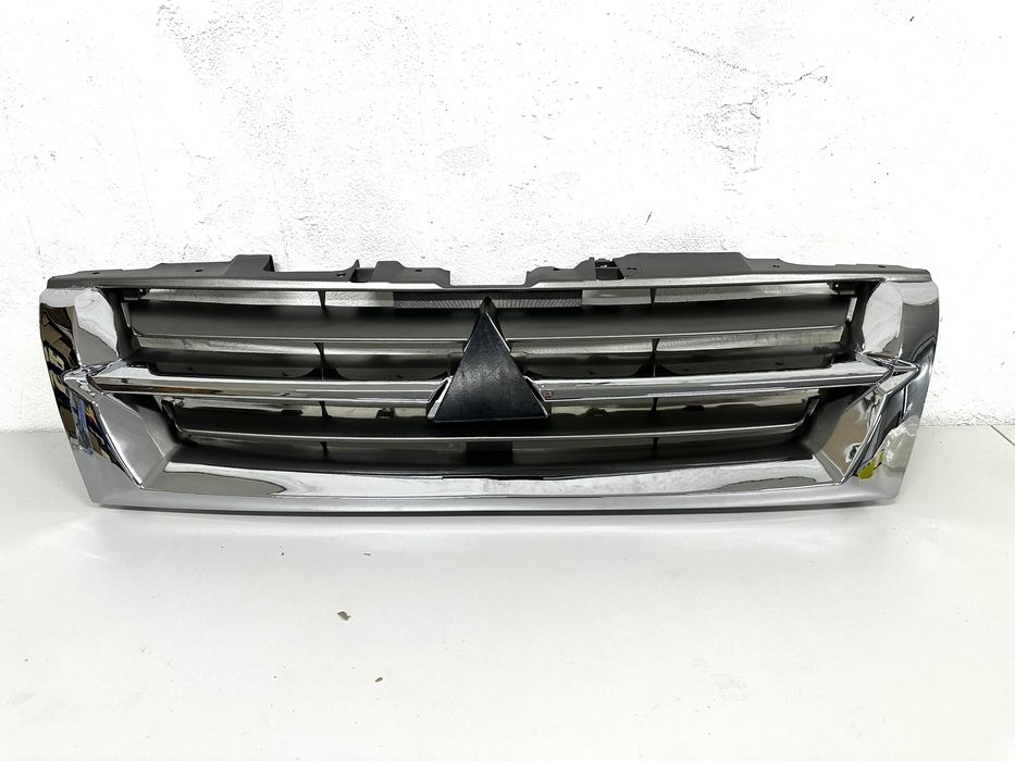 Решетка радиатора Паджеро 3