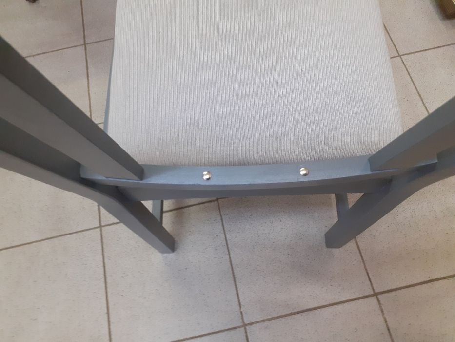 Стол от масивна дървесина и дамаска