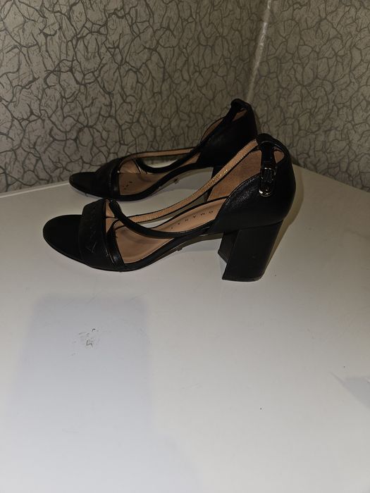 Босоножки женские