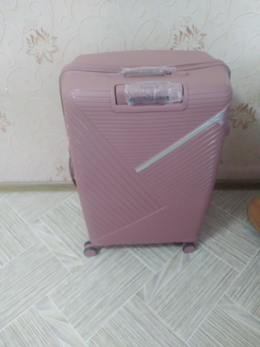 Продам чемодан. Пользовались один раз