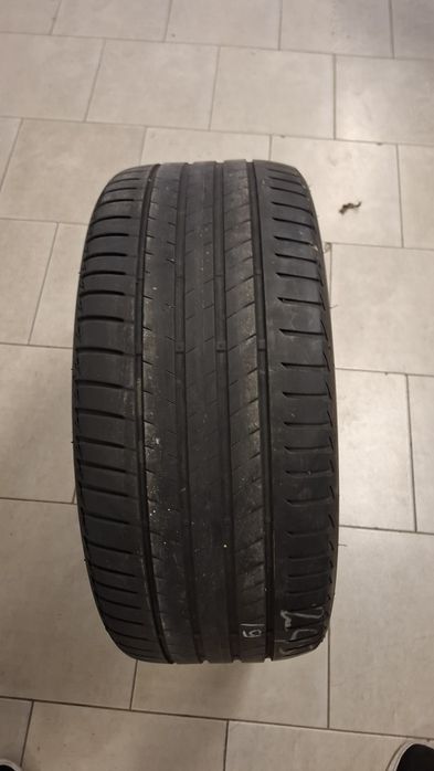 Единична лятна гума Bridgestone 245 40 19