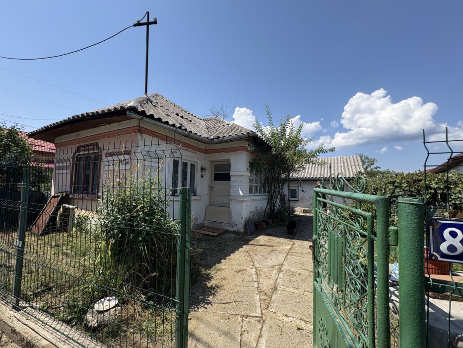 Casă bătrînească + teren 655 m² în Bascov– Lăbușești, Argeș
