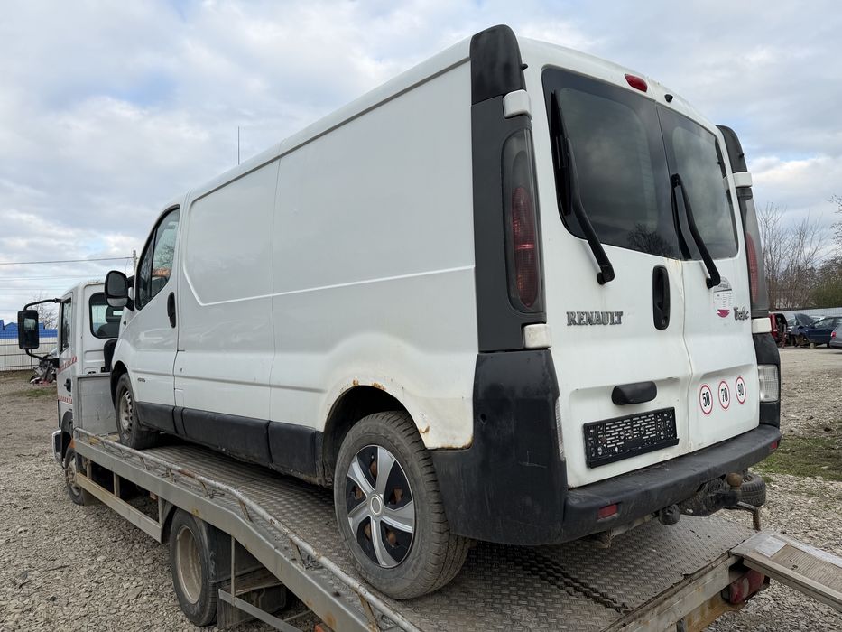 Bara fata! Capota motor 1,9 dci renault trafic fab 2005
