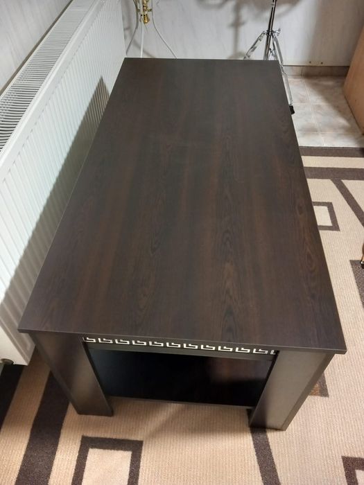 Разтегателен диван и маса