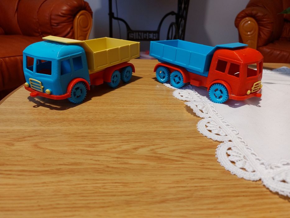 Jucarii vechi,3D  camioane, tractor  Viitoru Oradea