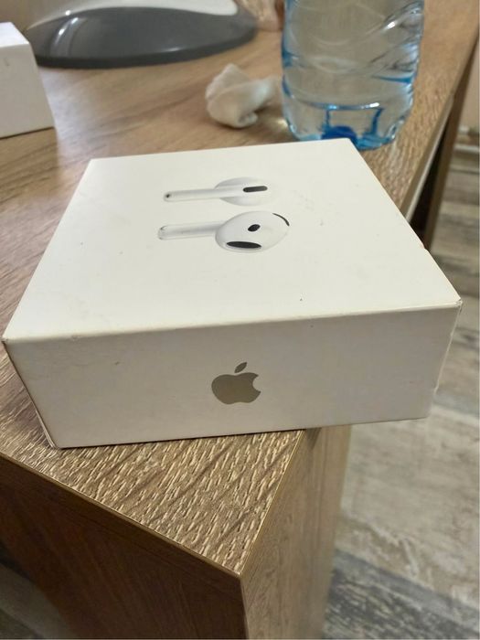 Оригинални Apple AirPods 4 – Пълен Комплект с Кутия, Отлично Състояние