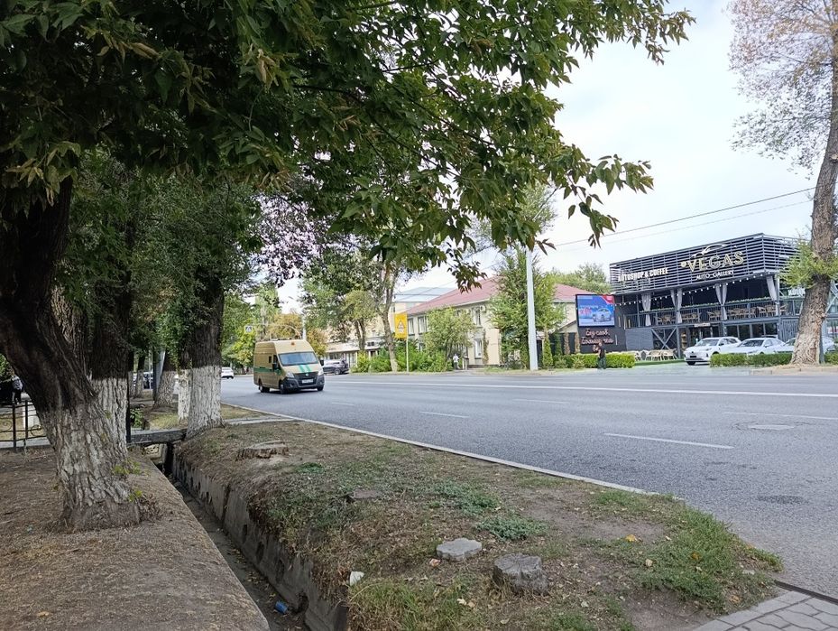 2хкомн кв в центре Абая140, 2эт