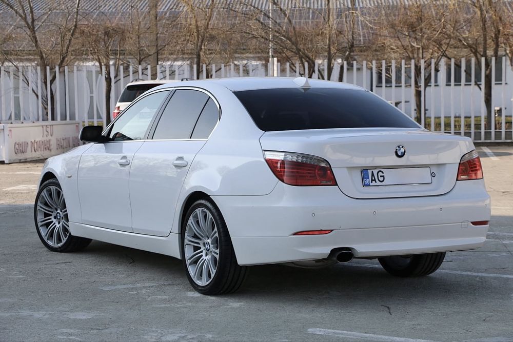 BMW Seria 5 E60 LCi/ 520d/ 2.0 diesel/ 2008 177cp/ Navi Mare/ Înmatriculat