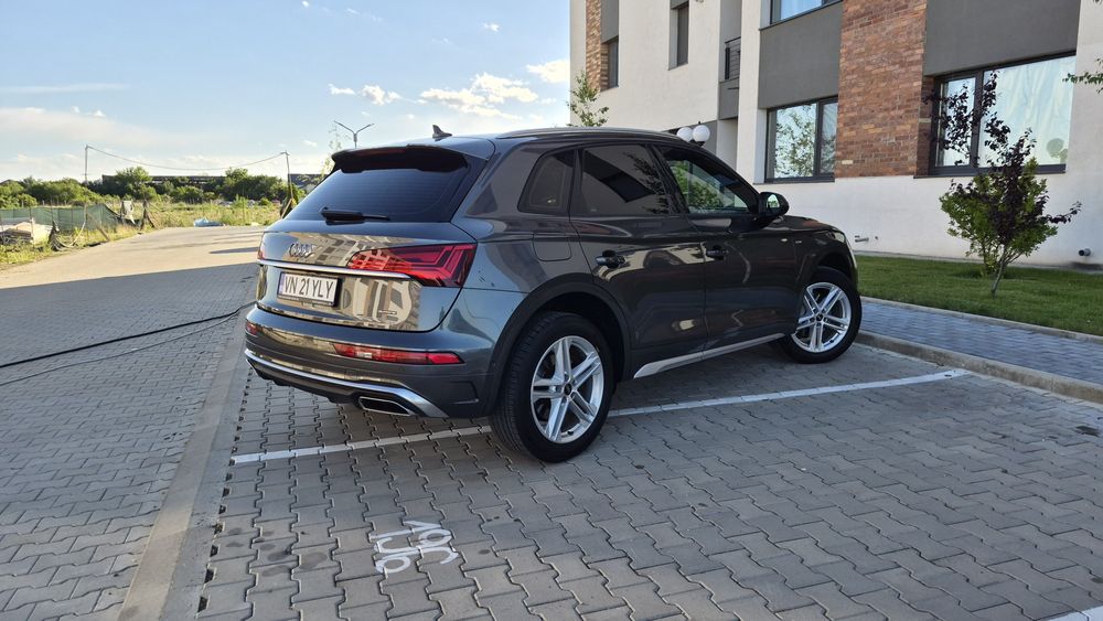 Audi Q 5  /  S - line  /  204 cai  / 2022