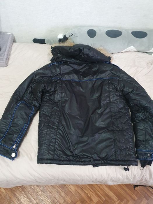 Продам куртку на мальчиков рост 152