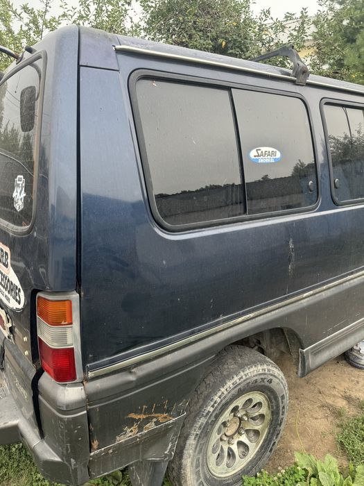 Запчасти на делику квадрат