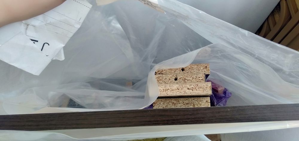 Продам стол бежевый цвет.