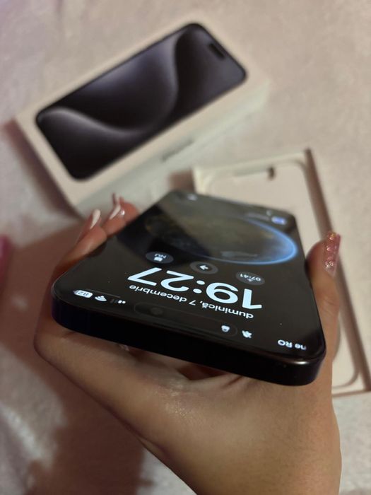 iPhone 15 Pro Max – Funcțional 100% – Spate crăpat – Baterie 85%