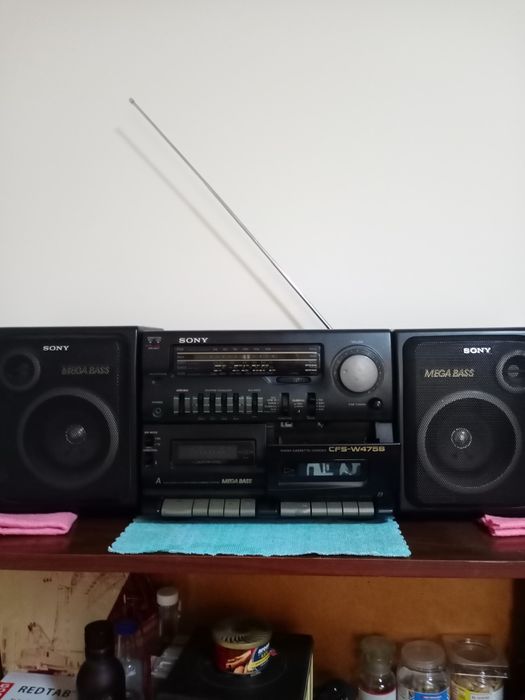 Магнитола " SONI" Япония,двухкасетный.Аудиокассеты советские.