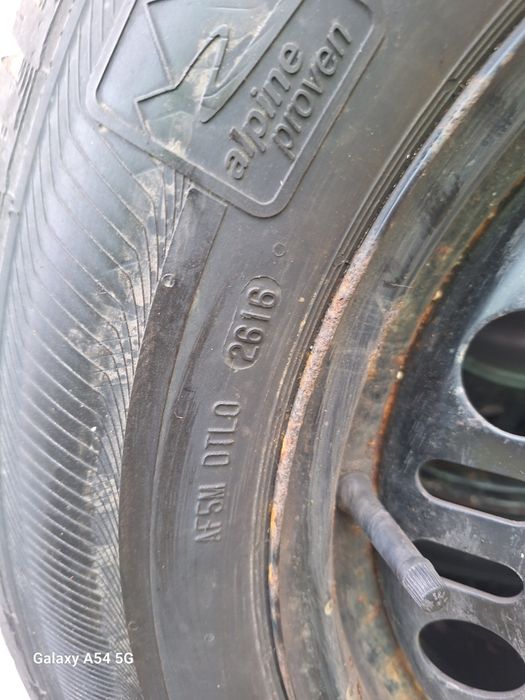 4бр 215/60/16 Semperit