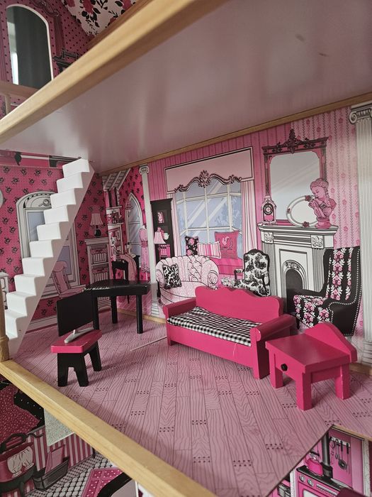 Vand casuta pentru papusi