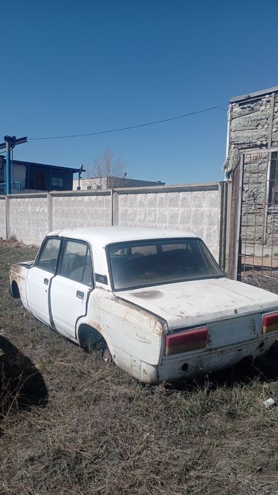 Продам ваз 2105.