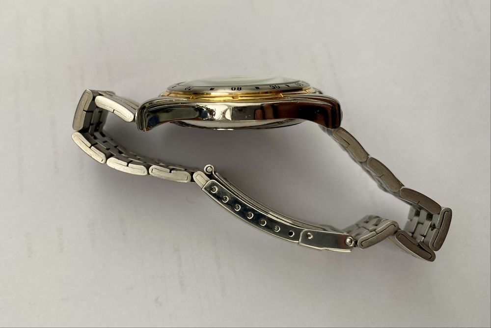 Часовник SHARP quartz